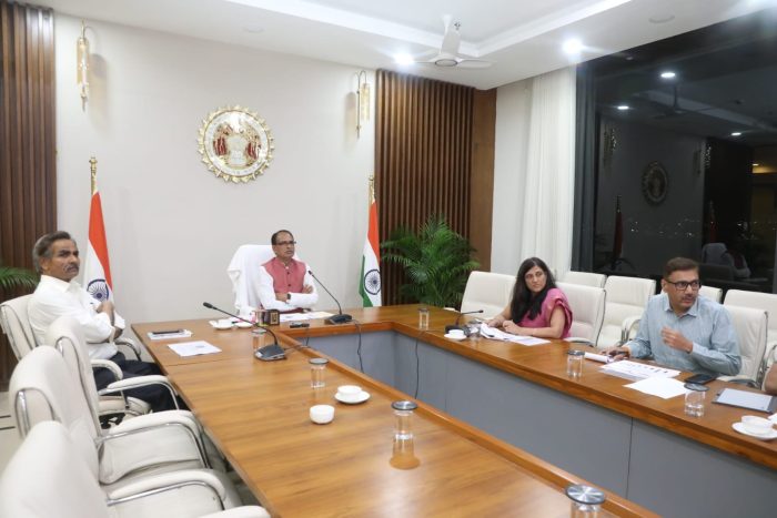 CM Ladli Behna Yojana : मुख्यमंत्री लाड़ली बहना योजना में गड़बड़ी करने वालों पर होगी सख्त कार्यवाही CM Ladli Behna Yojana : मुख्यमंत्री लाड़ली बहना योजना में गड़बड़ी करने वालों पर होगी सख्त कार्यवाही