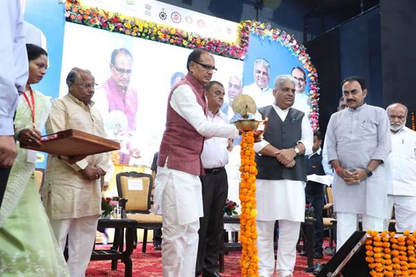 ITI Govindpura : प्रधानमंत्री के 9 वर्षीय कार्यकाल में जनता की तकदीर और देश की तस्वीर बदली…आईटीआई गोविन्दपुरा में हुआ जॉब फेयर एवं श्रमिक चौपाल ITI Govindpura : प्रधानमंत्री के 9 वर्षीय कार्यकाल में जनता की तकदीर और देश की तस्वीर बदली…आईटीआई गोविन्दपुरा में हुआ जॉब फेयर एवं श्रमिक चौपाल