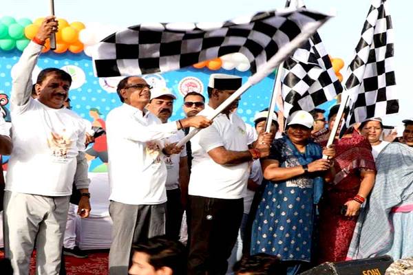 Gaurav Diwas : भोपाल को क्लीन और ग्रीन बनाएँ, कोई एक नेक काम अवश्य अपनाएँ : मुख्यमंत्री चौहान Gaurav Diwas : भोपाल को क्लीन और ग्रीन बनाएँ, कोई एक नेक काम अवश्य अपनाएँ : मुख्यमंत्री चौहान