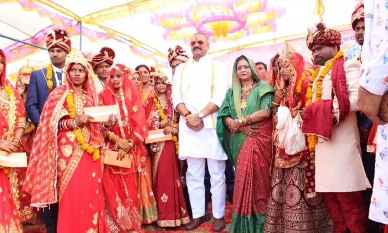MKVY : राजस्व एवं परिवहन मंत्री गोविंद सिंह राजपूत ने 500 जोड़ों को नव दांपत्य जीवन में प्रवेश कराया MKVY : राजस्व एवं परिवहन मंत्री गोविंद सिंह राजपूत ने 500 जोड़ों को नव दांपत्य जीवन में प्रवेश कराया