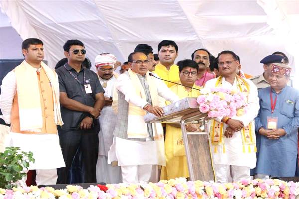 Brahmin Mahakumbh : भोपाल के जम्बूरी मैदान में हुआ ब्राह्मण महाकुंभ…परशुराम जन्म-स्थली जानापाव दिव्य और भव्य केंद्र के रूप में उभरेगा Brahmin Mahakumbh : भोपाल के जम्बूरी मैदान में हुआ ब्राह्मण महाकुंभ…परशुराम जन्म-स्थली जानापाव दिव्य और भव्य केंद्र के रूप में उभरेगा