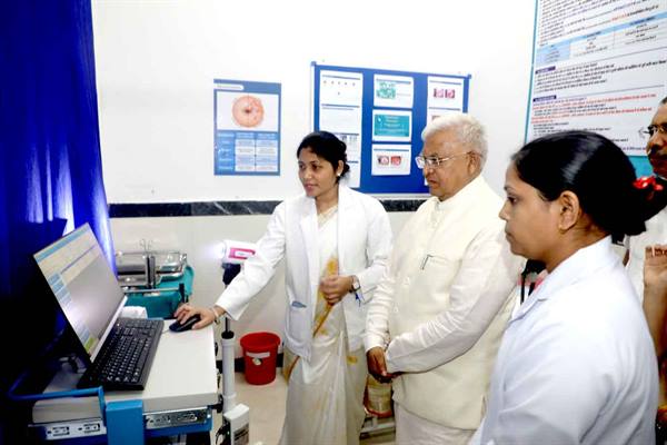 Katju Hospital : मध्यप्रदेश के राज्यपाल ने काटजू अस्पताल में किया जाँच मशीनों का लोकार्पण Katju Hospital : मध्यप्रदेश के राज्यपाल ने काटजू अस्पताल में किया जाँच मशीनों का लोकार्पण