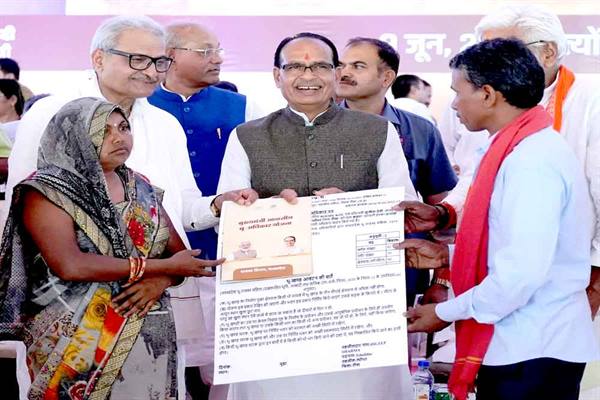 CM Shivraj : कोलगढ़ी में जीर्णोद्धार कार्य के साथ भगवान बिरसा मुंडा और शबरी माता की लगेगी प्रतिमा CM Shivraj : कोलगढ़ी में जीर्णोद्धार कार्य के साथ भगवान बिरसा मुंडा और शबरी माता की लगेगी प्रतिमा