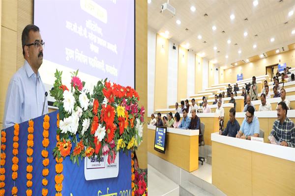 Media Workshop : राज्य स्तरीय मीडिया वर्कशॉप में मुख्य निर्वाचन पदाधिकारी राजन…पाठकों तक तथ्यात्मक एवं सही जानकारी पहुंचाएँ Media Workshop : राज्य स्तरीय मीडिया वर्कशॉप में मुख्य निर्वाचन पदाधिकारी राजन…पाठकों तक तथ्यात्मक एवं सही जानकारी पहुंचाएँ