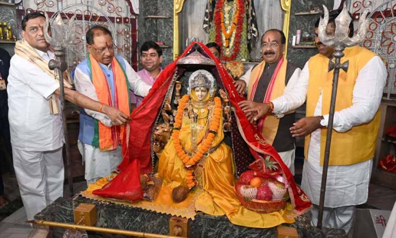 मुख्यमंत्री ने दुर्ग के चंडी मंदिर में पूजा-अर्चना कर प्रदेशवासियों की सुख, समृद्धि की कामना की