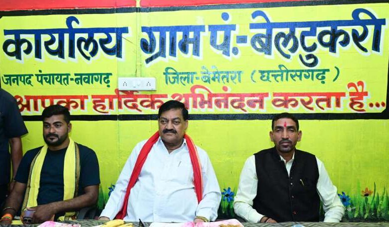 खाद्य मंत्री दयालदास बघेल ने आम नागरिकों के साथ सुनी ’मन की बात’ खाद्य मंत्री दयालदास बघेल ने आम नागरिकों के साथ सुनी ’मन की बात’