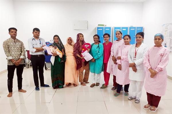 स्वास्थ्य सेवाओं को नवजातों और गर्भवती महिलाओं तक प्रभावी ढंग से पहुंचाना सरकार का लक्ष्य: उप मुख्यमंत्री शुक्ल स्वास्थ्य सेवाओं को नवजातों और गर्भवती महिलाओं तक प्रभावी ढंग से पहुंचाना सरकार का लक्ष्य: उप मुख्यमंत्री शुक्ल
