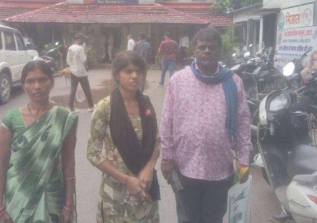 नाबालिक को मारी ठोकर, मुआवजा देने घर बुलाकर मारपीट नाबालिक को मारी ठोकर, मुआवजा देने घर बुलाकर मारपीट