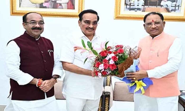 छत्तीसगढ़ के सीएम विष्णुदेव साय से मिले केंद्रीय जलशक्ति मंत्री सीआर पाटिल, योजनाओं पर हुई चर्चा