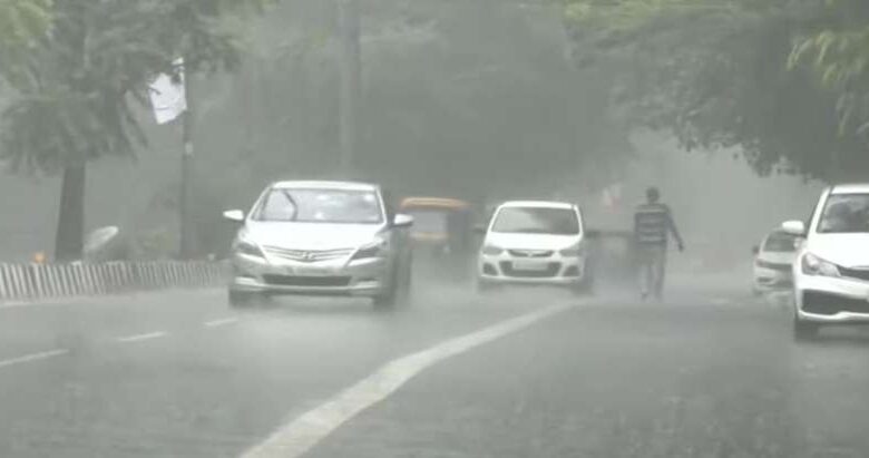 Delhi weather: बारिश से मिलेगी उमस से राहत, रात में हल्की ठंड का अहसास Delhi weather: बारिश से मिलेगी उमस से राहत, रात में हल्की ठंड का अहसास