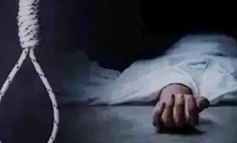 रतनपुर क्षेत्र में पति-पत्नी ने देवांगन समाज के सामुदायिक भवन में फांसी लगाकर कर ली आत्महत्या रतनपुर क्षेत्र में पति-पत्नी ने देवांगन समाज के सामुदायिक भवन में फांसी लगाकर कर ली आत्महत्या