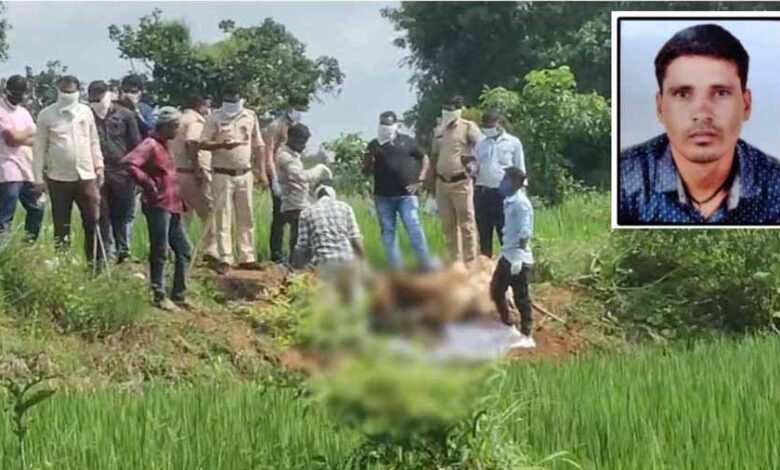 महासमुंद में चार दिनों से लापता युवक की लाश खेत में गड़ा मिली, जांच में जुटी पुलिस महासमुंद में चार दिनों से लापता युवक की लाश खेत में गड़ा मिली, जांच में जुटी पुलिस