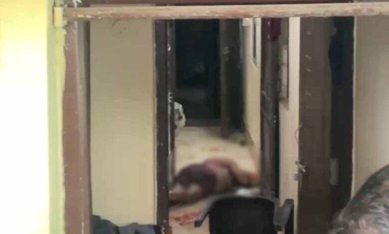 रायगढ़ में सनसनीखेज मामला, घर में घुसकर व्यक्ति की हत्या रायगढ़ में सनसनीखेज मामला, घर में घुसकर व्यक्ति की हत्या