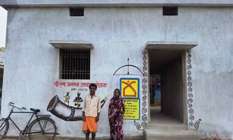 प्रधानमंत्री आवास मिलने से जब्बार खान के घर में आई खुशहाली प्रधानमंत्री आवास मिलने से जब्बार खान के घर में आई खुशहाली