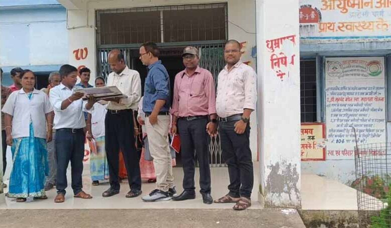 जिला टीकाकरण अधिकारी ने किया दूरस्थ स्वास्थ्य केन्द्रों का निरीक्षण जिला टीकाकरण अधिकारी ने किया दूरस्थ स्वास्थ्य केन्द्रों का निरीक्षण