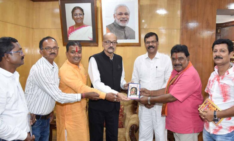 राज्यपाल डेका से विधायक साहू ने की सौजन्य भेंट राज्यपाल डेका से विधायक साहू ने की सौजन्य भेंट