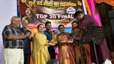 आंचलिक गायन प्रतियोगिता का आयोजन किया गया जिसमें मुख्य अतिथि के रूप में नगर पालिका अध्यक्ष श्रीमती प्रभात पटेल मुख्य अतिथि
