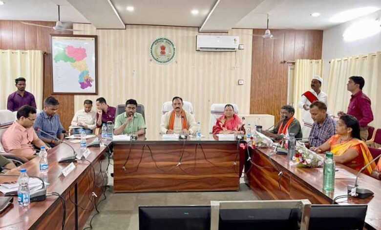 हाईमास्ट लाइट और विद्युत व्यवस्था में सुधार के निर्देश… श्याम बिहारी जायसवाल हाईमास्ट लाइट और विद्युत व्यवस्था में सुधार के निर्देश… श्याम बिहारी जायसवाल