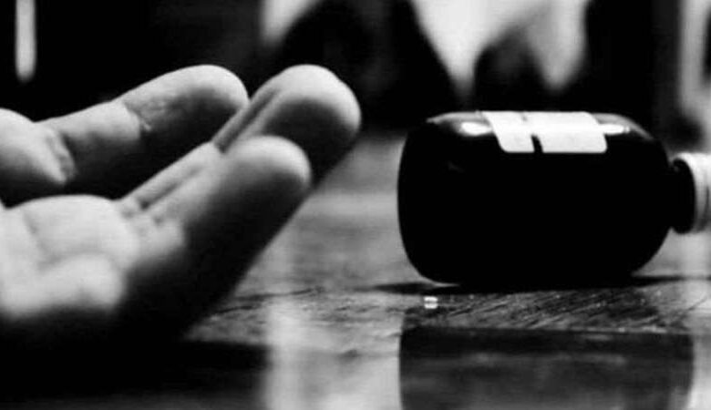 पाकिस्तान में लड़की ने अपने परिवार के 13 लोगों को दिया जहर पाकिस्तान में लड़की ने अपने परिवार के 13 लोगों को दिया जहर
