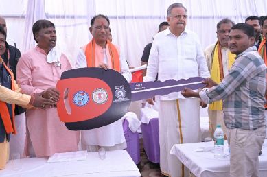 मुख्यमंत्री विष्णु देव साय ने ग्राम मसेनार एवं पाहुरनार को प्रदान किया संपूर्ण जैविक ग्राम का प्रमाण पत्र मुख्यमंत्री विष्णु देव साय ने ग्राम मसेनार एवं पाहुरनार को प्रदान किया संपूर्ण जैविक ग्राम का प्रमाण पत्र