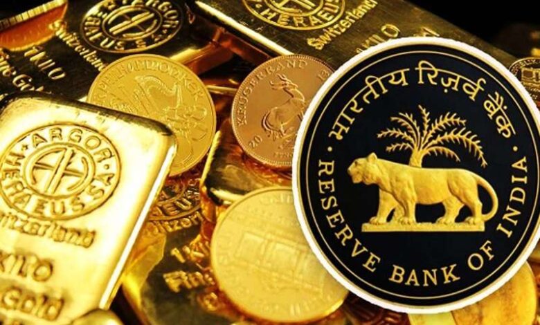 भारत में रखे सोने के भंडार में 102 टन की बंपर बढ़ोतरी हुई है, RBI धीरे-धीरे अपना सोना घरेलू तिजोरियों में ट्रांसफर कर रहा है भारत में रखे सोने के भंडार में 102 टन की बंपर बढ़ोतरी हुई है, RBI धीरे-धीरे अपना सोना घरेलू तिजोरियों में ट्रांसफर कर रहा है