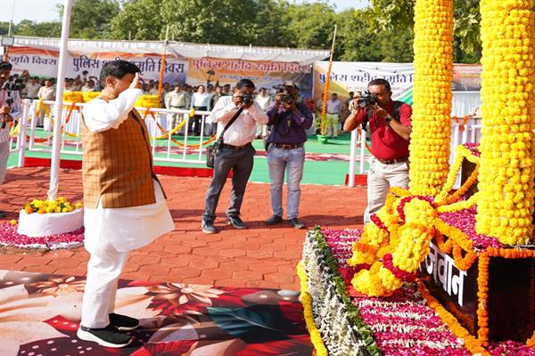 हिम्मत और पराक्रम से भरें हैं, मध्यप्रदेश पुलिस के सशक्त कदम हर मुसीबत से बड़े हैं : मुख्यमंत्री डॉ. यादव हिम्मत और पराक्रम से भरें हैं, मध्यप्रदेश पुलिस के सशक्त कदम हर मुसीबत से बड़े हैं : मुख्यमंत्री डॉ. यादव