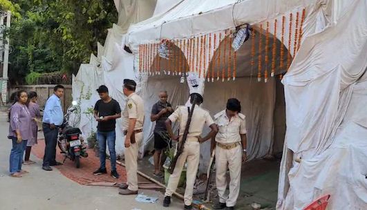 दशहत फैलाने का शौक- पूजा पंडाल में की अंधाधुंध फायरिंग, 4 घायल दशहत फैलाने का शौक- पूजा पंडाल में की अंधाधुंध फायरिंग, 4 घायल