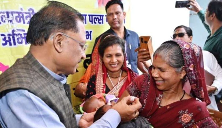 विश्व पोलियो दिवस : विशेष लेख : पोलियो उन्मूलन के लिए विष्णुदेव साय व श्याम बिहारी जायसवाल की सराहनीय भूमिका विश्व पोलियो दिवस : विशेष लेख : पोलियो उन्मूलन के लिए विष्णुदेव साय व श्याम बिहारी जायसवाल की सराहनीय भूमिका