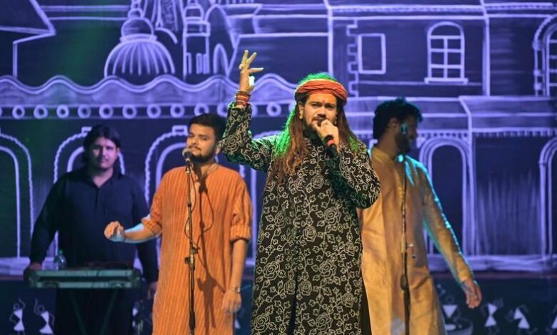 बस्तर मड़ई और क्षेत्रीय सरस मेला में भव्य सांस्कृतिक कार्यक्रम का आयोजन बस्तर मड़ई और क्षेत्रीय सरस मेला में भव्य सांस्कृतिक कार्यक्रम का आयोजन