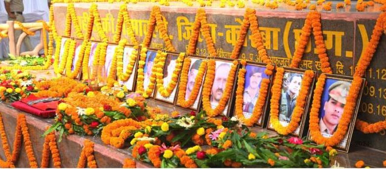 वाणिज्य और उद्योग, श्रम मंत्री लखन लाल देवांगन ने दी शहीदों को श्रद्धांजलि