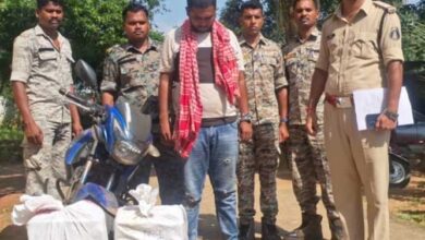 39.370 किलो अवैध गांजा साथ बिना नम्बर की बाईक सवार गिरफ्तार