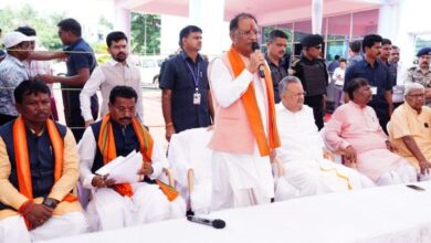 मुख्यमंत्री विष्णु देव साय ने सर्किट हाऊस में जनप्रतिनिधियों और गणमान्य नागरिकों से भेंटकर दी नवरात्र पर्व की बधाई