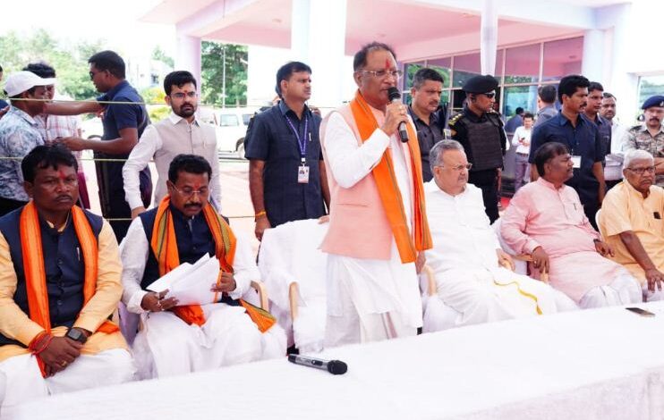 मुख्यमंत्री विष्णु देव साय ने सर्किट हाऊस में जनप्रतिनिधियों और गणमान्य नागरिकों से भेंटकर दी नवरात्र पर्व की बधाई मुख्यमंत्री विष्णु देव साय ने सर्किट हाऊस में जनप्रतिनिधियों और गणमान्य नागरिकों से भेंटकर दी नवरात्र पर्व की बधाई