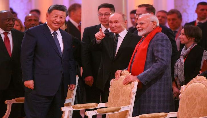 जिनपिंग को बगल में बैठाकर पीएम मोदी ने पाक को समझाया कहा… देख आतंकवाद… जिनपिंग को बगल में बैठाकर पीएम मोदी ने पाक को समझाया कहा… देख आतंकवाद…
