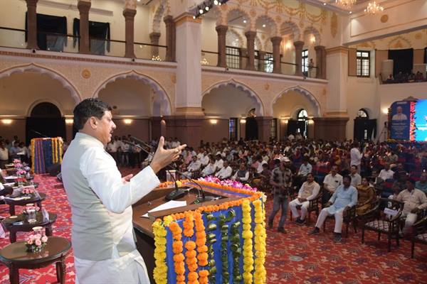 प्रधानमंत्री मोदी ने ग्वालियर में अत्याधुनिक गौशाला के साथ निर्मित कम्प्रेस्ड बायो गैस संयंत्र का किया वर्चुअली शुभारंभ प्रधानमंत्री मोदी ने ग्वालियर में अत्याधुनिक गौशाला के साथ निर्मित कम्प्रेस्ड बायो गैस संयंत्र का किया वर्चुअली शुभारंभ