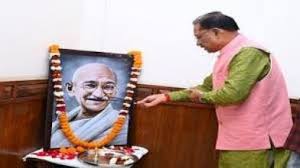 मुख्यमंत्री ने राष्ट्रपिता महात्मा गांधी की जयंती पर उन्हें किया नमन