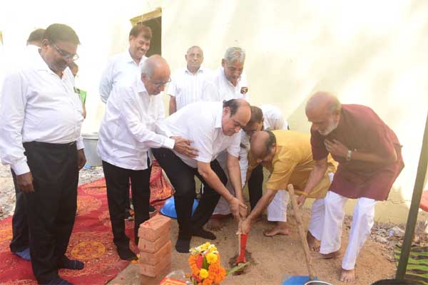 खेल मैदान का विधायक ने किया भूमिपूजन, स्वेच्छानुदान से दिए 11 लाख खेल मैदान का विधायक ने किया भूमिपूजन, स्वेच्छानुदान से दिए 11 लाख
