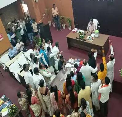 हंगामे की भेंट चढ़ गया निगम की सामान्य सभा हंगामे की भेंट चढ़ गया निगम की सामान्य सभा