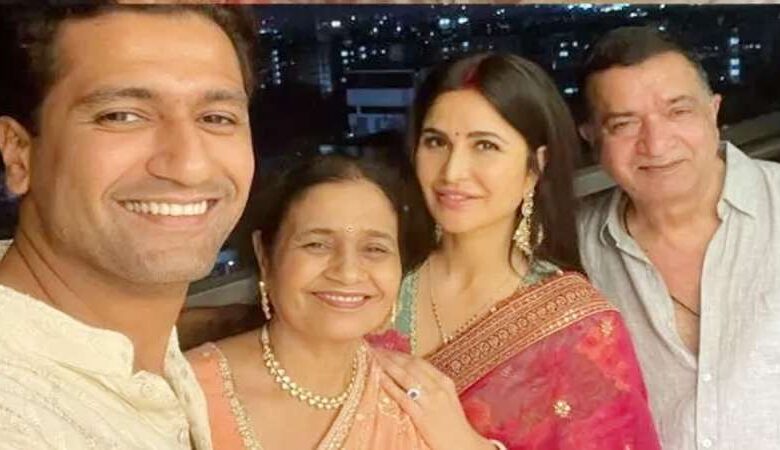बहरूपिया है ये आदमी: विक्की कौशल के करवाचौथ लुक ने मचाई धूम! बहरूपिया है ये आदमी: विक्की कौशल के करवाचौथ लुक ने मचाई धूम!