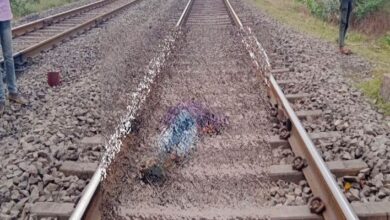  रेलवे ट्रेक से मिली बिना सर की लाश