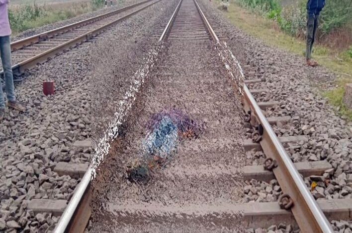  रेलवे ट्रेक से मिली बिना सर की लाश