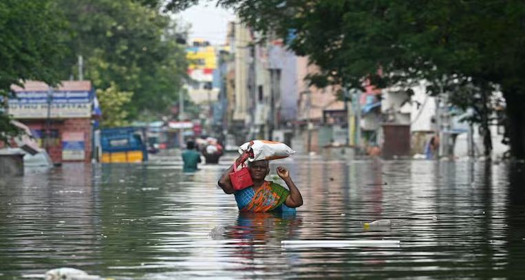 तमिलनाडु के चेन्नई और अन्य क्षेत्रों में बारिश, चेन्नई में कई जगह जलभराव तमिलनाडु के चेन्नई और अन्य क्षेत्रों में बारिश, चेन्नई में कई जगह जलभराव