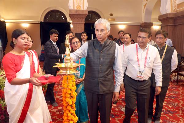 मुख्यमंत्री डॉ. यादव की पहल पर उद्योग और पर्यटन के बाद खनिज क्षेत्र में हुई कॉन्क्लेव मुख्यमंत्री डॉ. यादव की पहल पर उद्योग और पर्यटन के बाद खनिज क्षेत्र में हुई कॉन्क्लेव