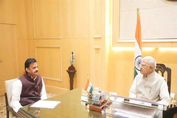 राज्यपाल पटेल से उप मुख्यमंत्री शुक्ल ने की सौजन्य भेंट राज्यपाल पटेल से उप मुख्यमंत्री शुक्ल ने की सौजन्य भेंट