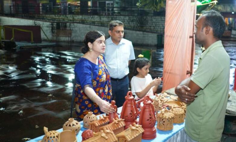राष्ट्रीय खादी उत्सव मेले का मंगलवार अंतिम दिन राष्ट्रीय खादी उत्सव मेले का मंगलवार अंतिम दिन