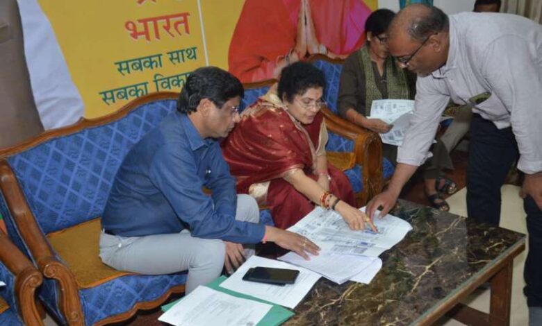 विकास कार्यक्रम में तेजी लाए, लापरवाही पर होगा एक्शन: राज्यमंत्री गौर विकास कार्यक्रम में तेजी लाए, लापरवाही पर होगा एक्शन: राज्यमंत्री गौर