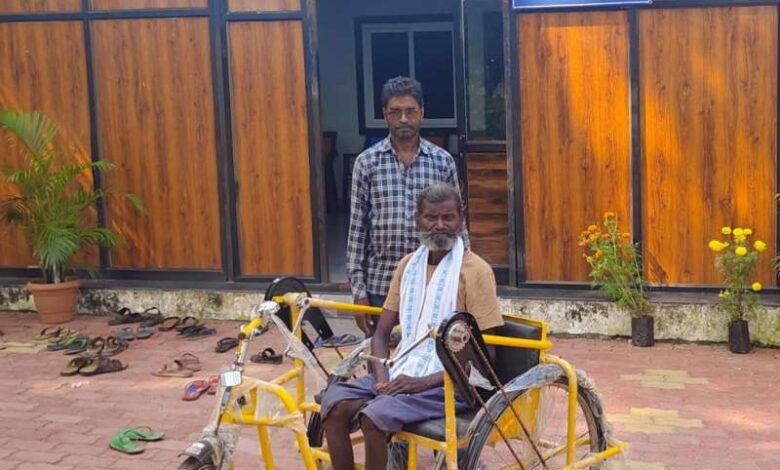 मुख्यमंत्री विष्णु देव साय की पहल से रातु राम को मिला तत्काल ट्राई सायकल