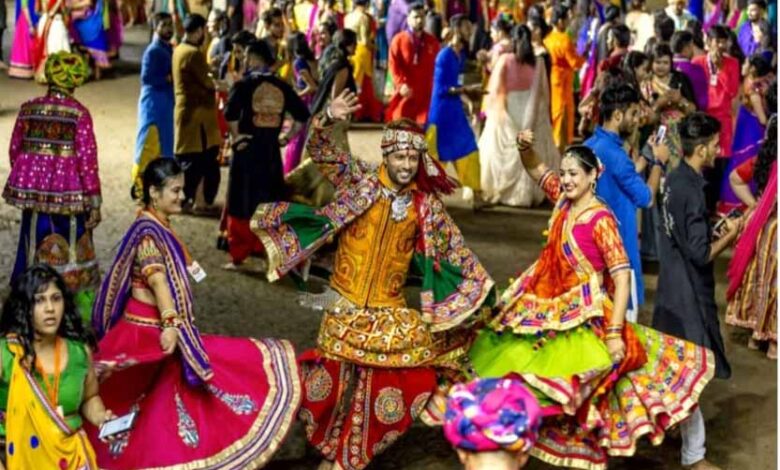 मनेंद्रगढ़ के गरबा नाइट्स धूम में उमड़ी भीड़, स्वास्थ्य मंत्री हुए शामिल मनेंद्रगढ़ के गरबा नाइट्स धूम में उमड़ी भीड़, स्वास्थ्य मंत्री हुए शामिल