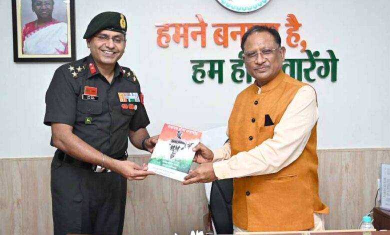 मुख्यमंत्री को सशस्त्र सैन्य समारोह में शामिल होने दिया आमंत्रण मुख्यमंत्री को सशस्त्र सैन्य समारोह में शामिल होने दिया आमंत्रण