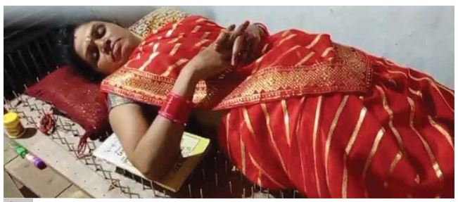 कोरबा की ईश्वरी नौ दिन से बिना अन्न-जल के कील की खाट पर लेटेंगी कोरबा की ईश्वरी नौ दिन से बिना अन्न-जल के कील की खाट पर लेटेंगी